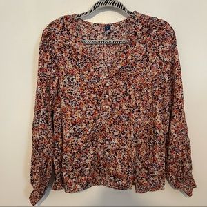 Old Navy long sleeved v neck buttoned long sleeved floral blouse